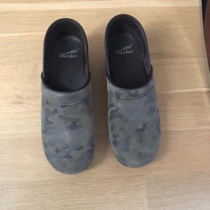Dansko camouflage clogs - barely worn. Size 38 (7.5)